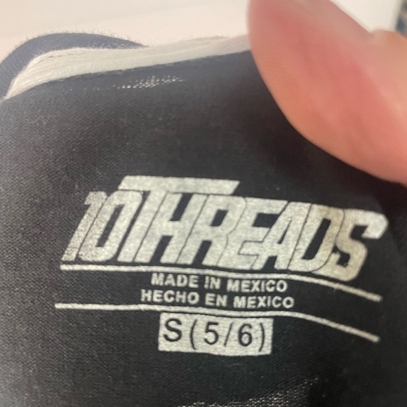 10Threads Halloween T-shirt - Picture 2 of 3